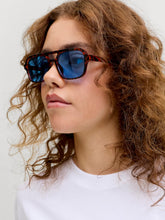 Load image into Gallery viewer, Square Edge Aviator Shades