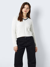 Load image into Gallery viewer, Cropped Cable Knit jumper
