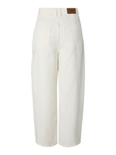 Load image into Gallery viewer, White Barrel Jeans