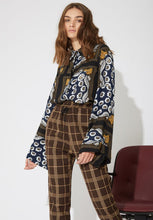 Load image into Gallery viewer, Filagree Floral Blouse