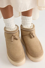 Load image into Gallery viewer, Emu Sheepskin Mim Boots