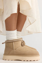 Load image into Gallery viewer, Emu Sheepskin Mim Boots