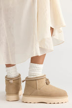 Load image into Gallery viewer, Emu Sheepskin Mim Boots