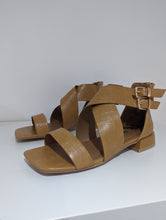 Load image into Gallery viewer, Heeled Tan Sandals
