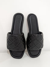 Load image into Gallery viewer, Quilted Slip On Sandals