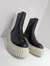 Load image into Gallery viewer, Chunky Sole Chelsea Boots