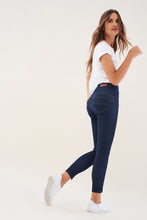 Load image into Gallery viewer, Glamour Indigo Capri Push In Jeans