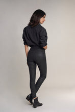 Load image into Gallery viewer, Coated Secret Glamour Capri Push In Jeans